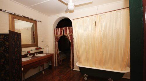 bourke-accommodation-executive-room-2 (18)