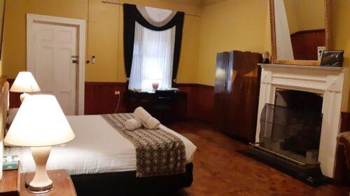 bourke-accommodation-executive-room-3 (4)