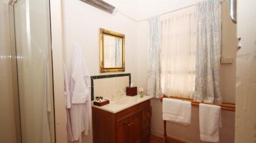 bourke-deluxe-accommodation-2bed-family-room-1 (20)