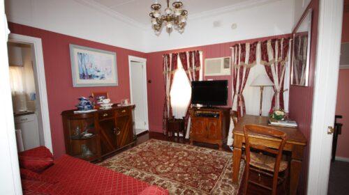 bourke-deluxe-accommodation-2bed-king-single-room-15 (10)