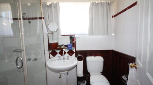 bourke-deluxe-accommodation-2bed-king-single-room-16 (16)