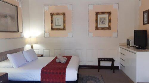 bourke-deluxe-accommodation-2bed-king-single-room-16 (5)