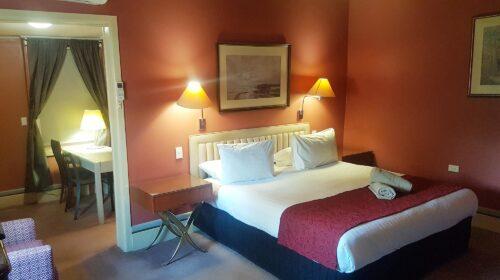 bourke-deluxe-accommodation-king-room-18 (1)