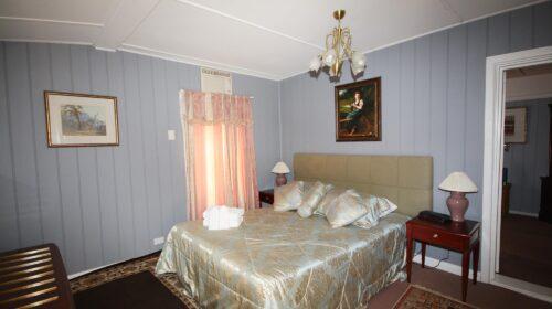 bourke-deluxe-accommodation-king-room-19 (2)